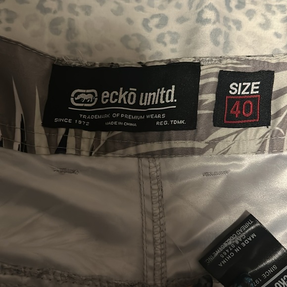 Gray Tropical Print Ecko Unlimited Cargo Shorts - 40 - Picture 3 of 6